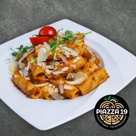 Rigattoni csípős bolognai raguval